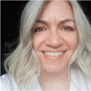 Da 10 anni insegno e aiuto a persone di tutte le età a comunicare in tedesco, inglese e spagnolo sia per la scuola, un esame, viaggio o per la vita lavorativa